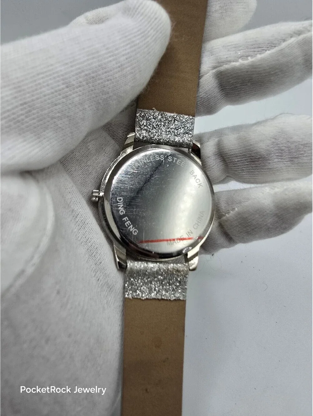 Ding Feng Quartz Analog Watch White Dial Arabic Numerals Silver Faux Strap